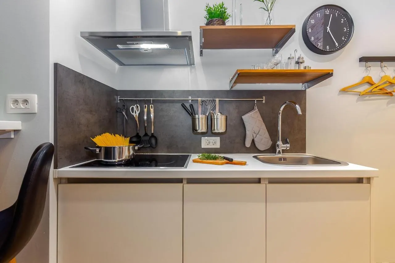 Adria Square Studios Rijeka Apartment