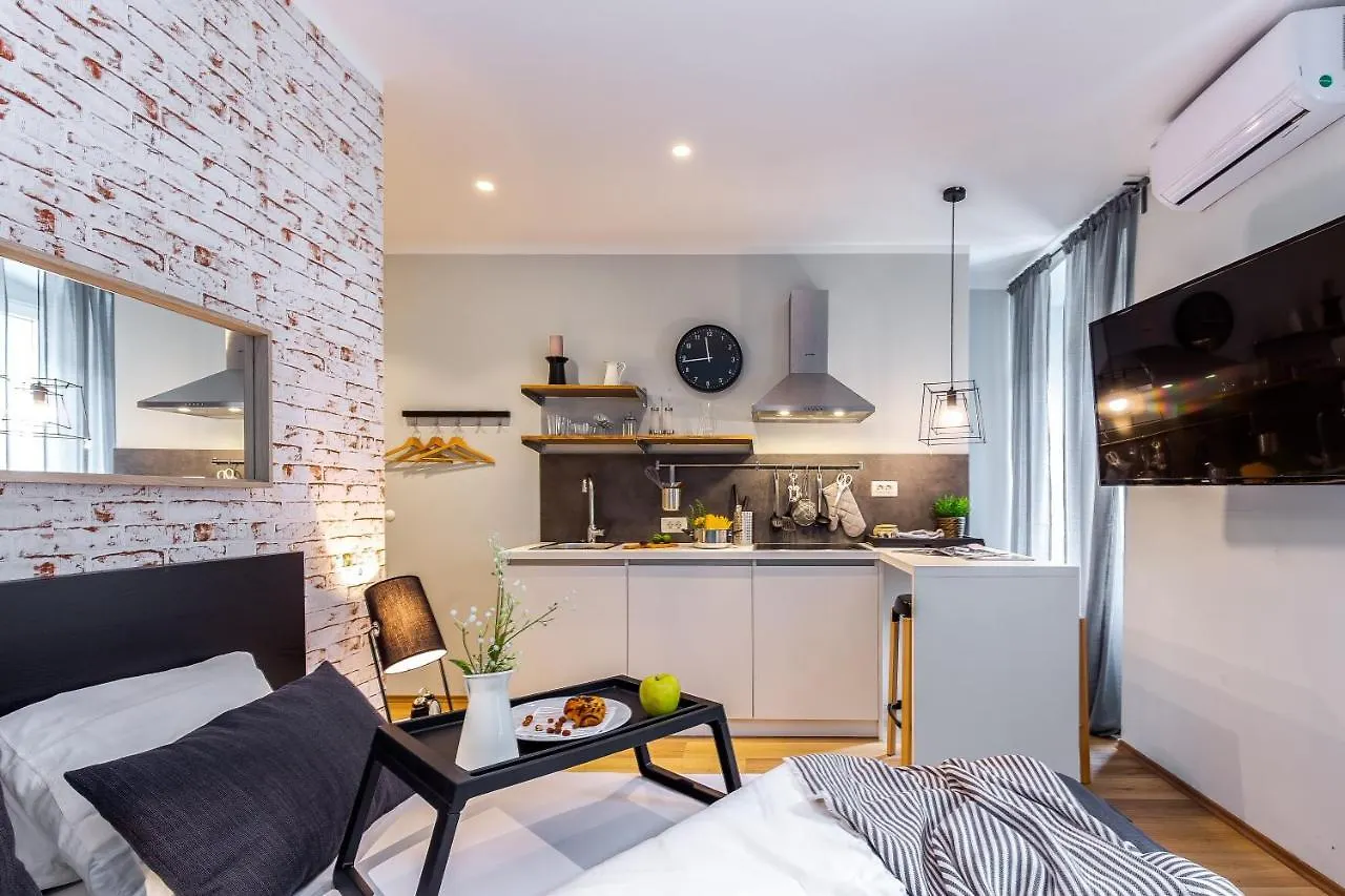 Apartment Adria Square Studios Rijeka Kroatien