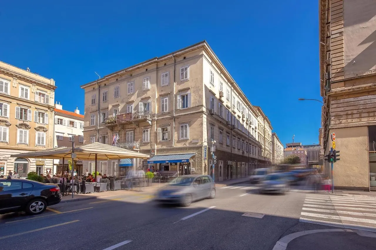 Adria Square Studios Rijeka Apartment