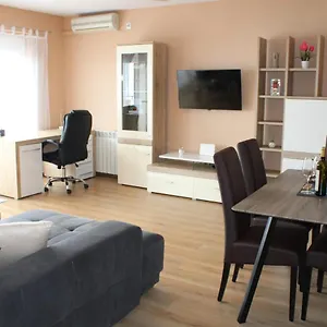 Lovro Apartment