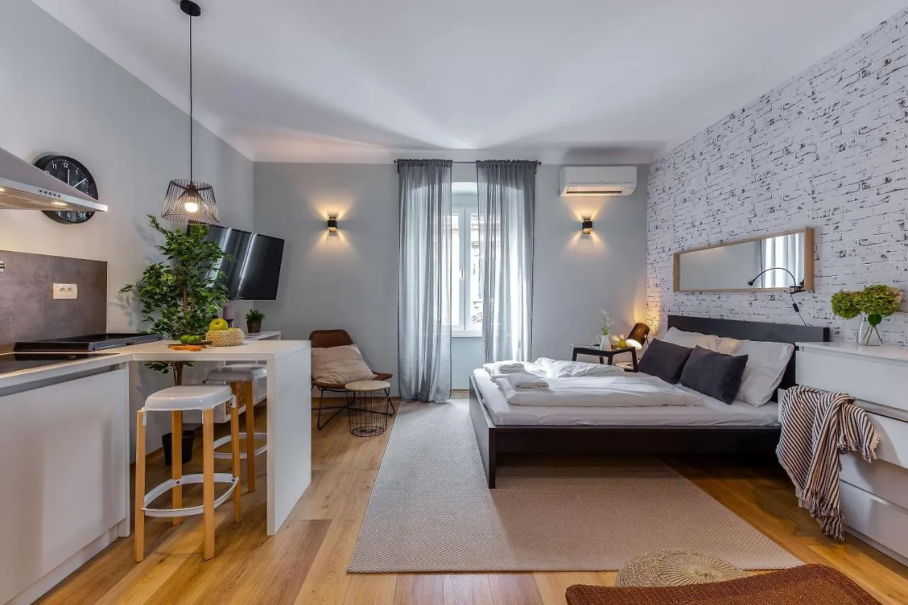 Apartment Adria Square Studios Rijeka